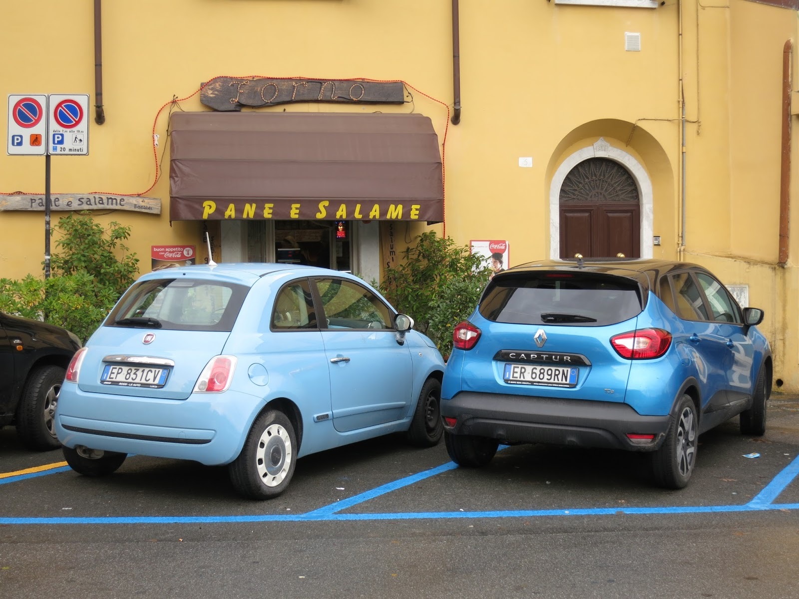 Italy Parking Blue Lines