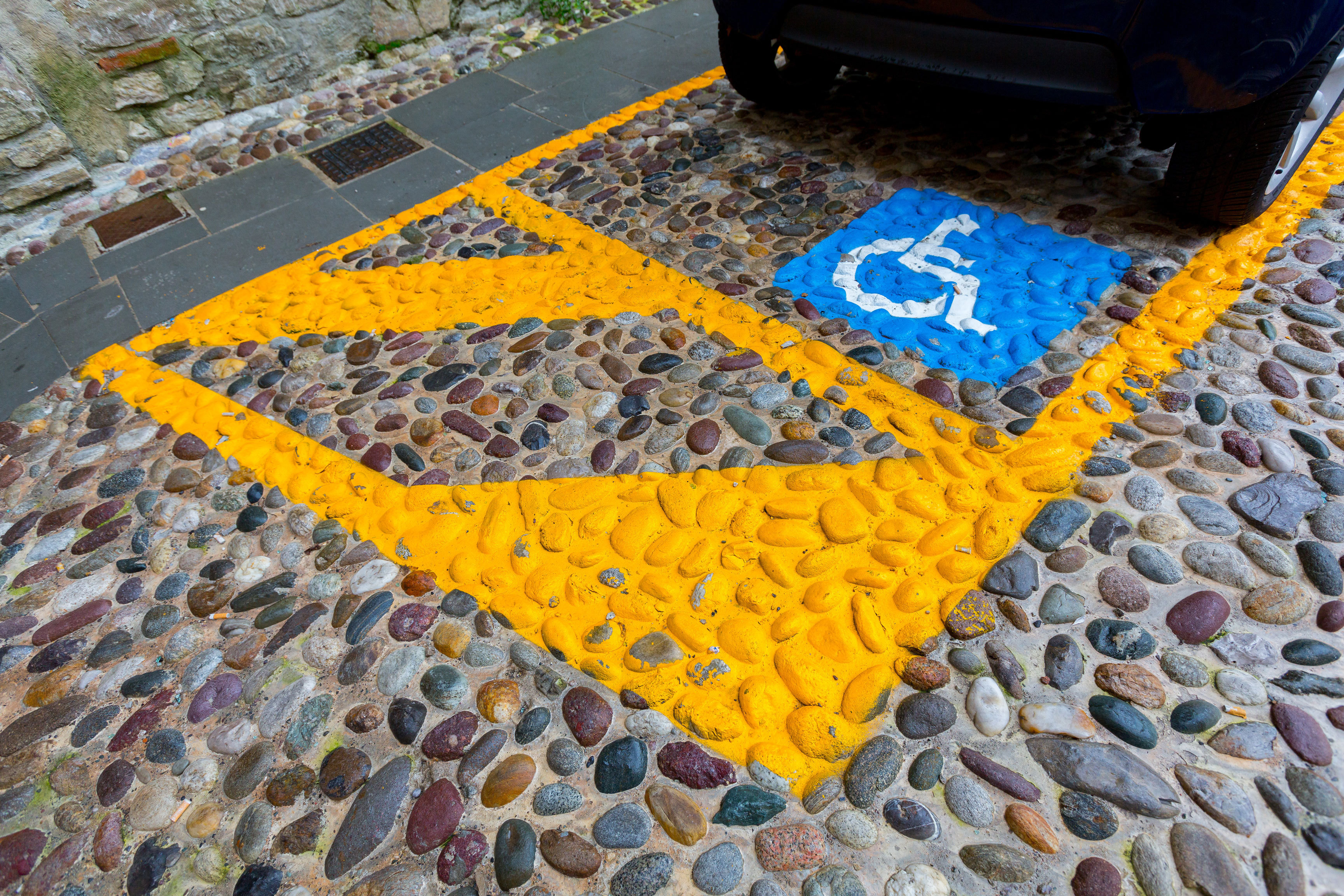 Italy Parking Yellow Lines (for Disabled only)