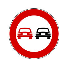 Italy_Traffic_Sign_No_Overtaking